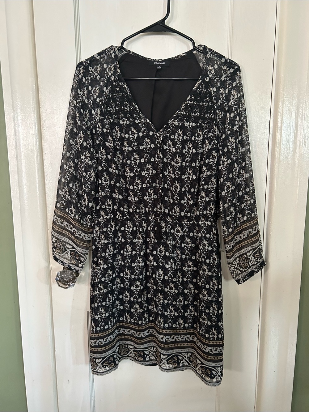 Madewell Black and White Floral V-Neck Long Sleeve Dress